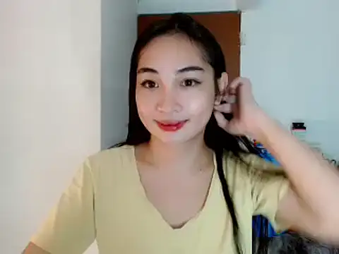 Snapshot of SweetLilly_18 chatting on January 2, 2025, 11:31 am SweetLilly 18 online show from January 2, 2025, 11:31 am