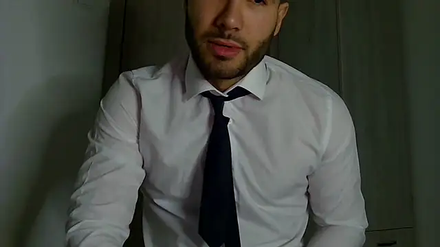 Snapshot of Justynn1 chatting on December 13, 2025, 11:55 pm Justynn1 online show from December 13, 2025, 11:55 pm