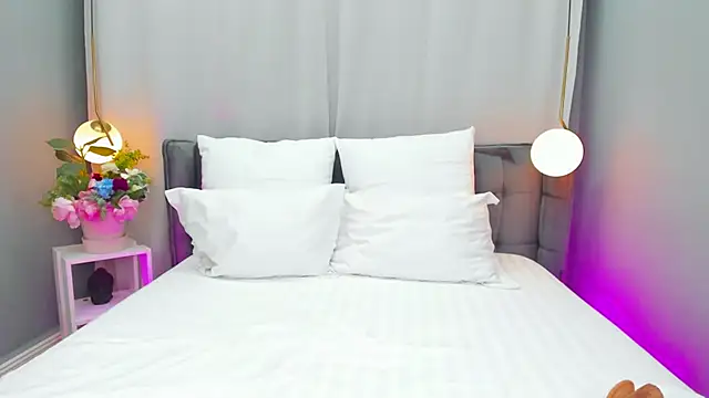 EmillyBronte online show from March 17, 2025, 8:09 pm