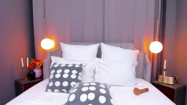 EmillyBronte online show from February 3, 2025, 8:24 pm