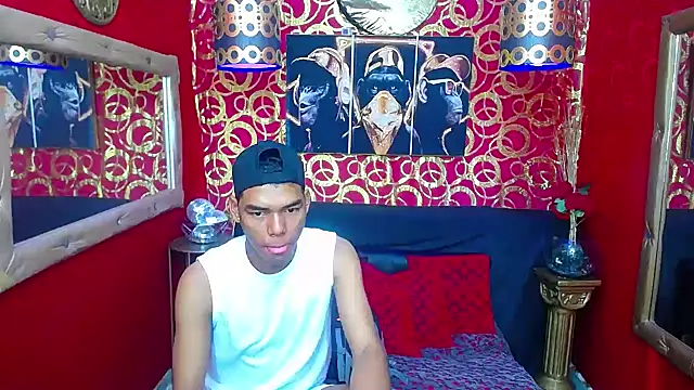 Snapshot of PEINBOYS chatting on March 20, 2025, 7:14 pm PEINBOYS online show from March 20, 2025, 7:14 pm