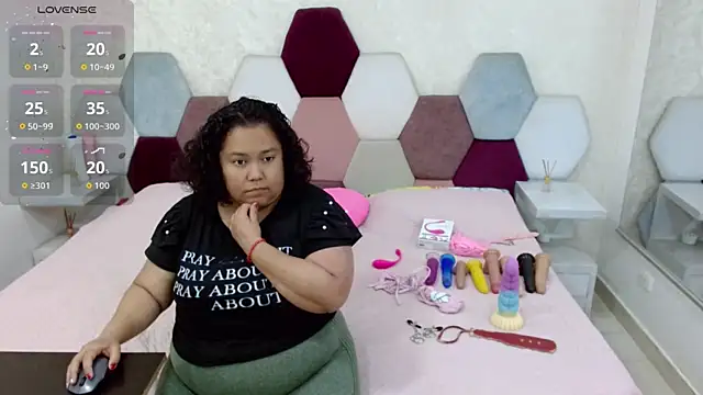 Snapshot of angel_blue chatting on February 23, 2026, 2:50 pm angel blue online show from February 23, 2026, 2:50 pm