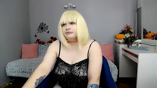 Estheri online show from November 3, 2025, 7:24 am