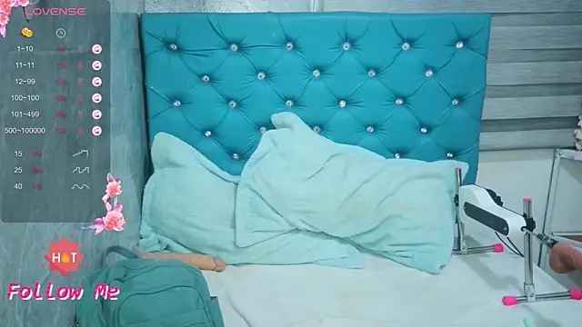 MAARYMOON online show from April 13, 2026, 10:41 am