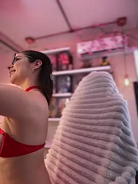 Zoe Bae online show from April 6, 2026, 10:55 pm