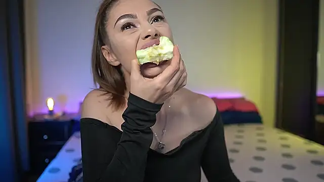 TiffanyPierce online show from October 10, 2025, 8:20 pm