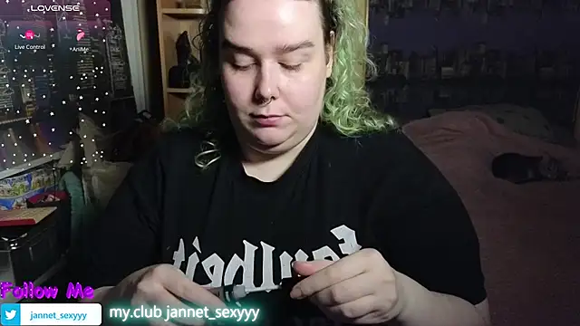 JannetPie online show from April 3, 2026, 11:33 pm