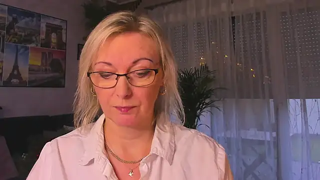 vanessa chat online show from December 21, 2025, 2:19 pm