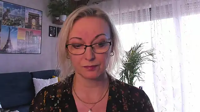 vanessa chat online show from April 19, 2026, 1:23 pm