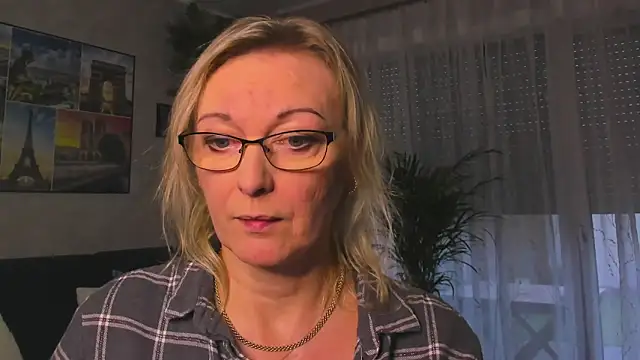 vanessa chat online show from December 2, 2025, 2:19 pm