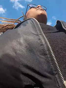 Snapshot of DarkDea chatting on December 2, 2025, 1:02 pm DarkDea online show from December 2, 2025, 1:02 pm