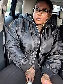 Snapshot of DarkDea chatting on November 8, 2025, 1:47 pm DarkDea online show from November 8, 2025, 1:47 pm