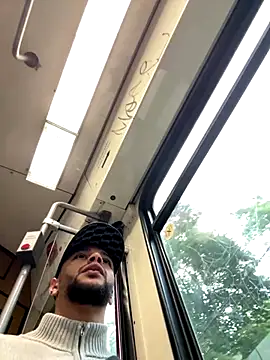 Lionayowe online show from October 8, 2025, 4:08 pm