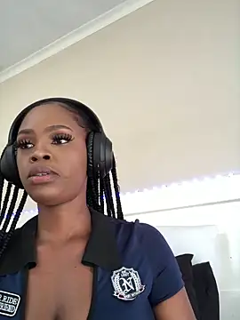 LuciousLips96 online show from November 12, 2025, 9:02 am