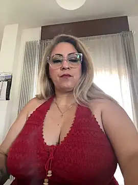 Snapshot of x_elena_x chatting on March 17, 2025, 9:33 am x elena x online show from March 17, 2025, 9:33 am