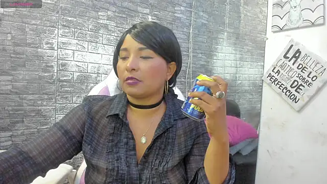 paola ih online show from June 6, 2026, 9:42 pm