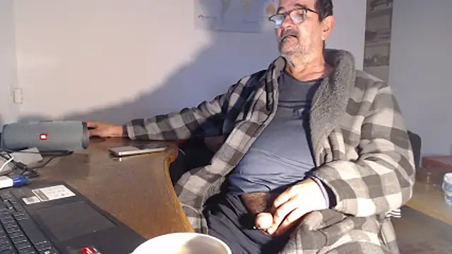 Snapshot of silvio-aus-luzern-CH chatting on October 29, 2025, 6:12 am silvio-aus-luzern-CH online show from October 29, 2025, 6:12 am