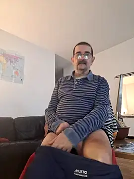 Snapshot of silvio-aus-luzern-CH chatting on January 9, 2025, 2:40 pm silvio-aus-luzern-CH online show from January 9, 2025, 2:40 pm