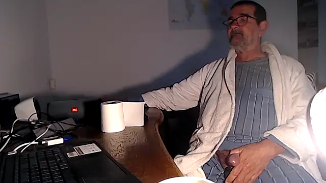 Snapshot of silvio-aus-luzern-CH chatting on October 3, 2025, 5:53 am silvio-aus-luzern-CH online show from October 3, 2025, 5:53 am