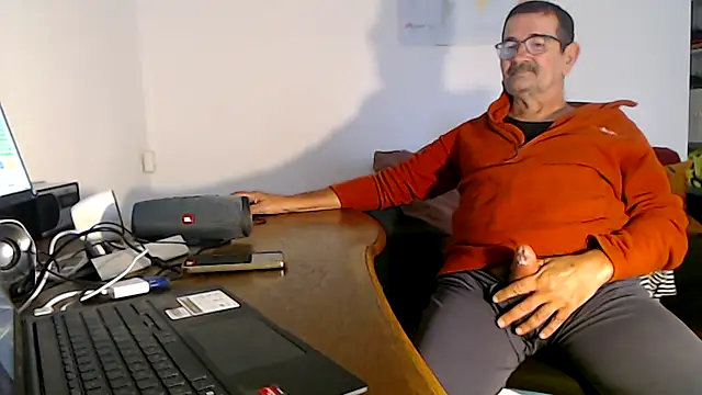 Snapshot of silvio-aus-luzern-CH chatting on October 20, 2025, 8:04 am silvio-aus-luzern-CH online show from October 20, 2025, 8:04 am