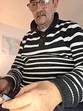 Snapshot of silvio-aus-luzern-CH chatting on February 18, 2025, 1:33 pm silvio-aus-luzern-CH online show from February 18, 2025, 1:33 pm