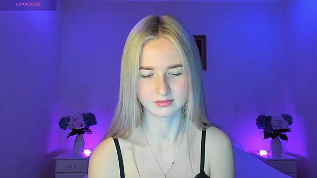 AnnaCarrera online show from March 7, 2025, 8:00 pm