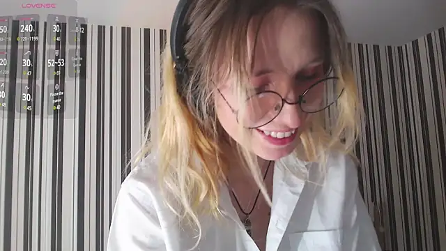  Hanna Moon  online show from December 9, 2024, 10:43 am