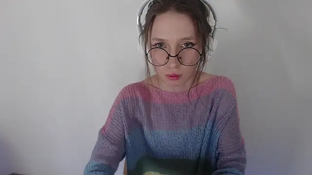  Hanna Moon  online show from April 23, 2026, 5:47 pm