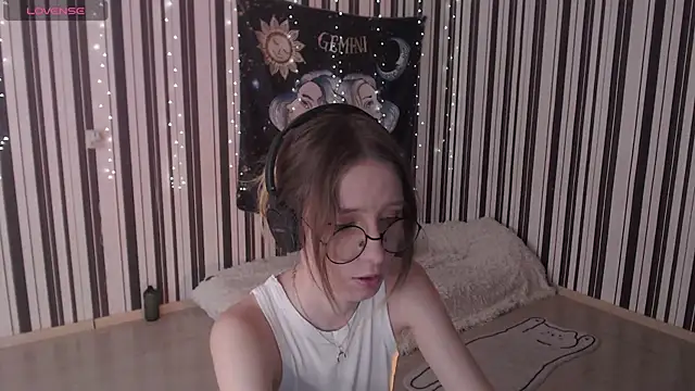  Hanna Moon  online show from September 19, 2025, 9:13 am