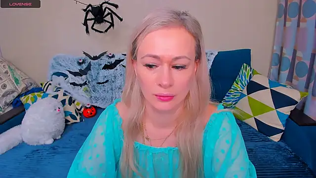 Snapshot of EllenMoore chatting on October 31, 2025, 3:58 am EllenMoore online show from October 31, 2025, 3:58 am