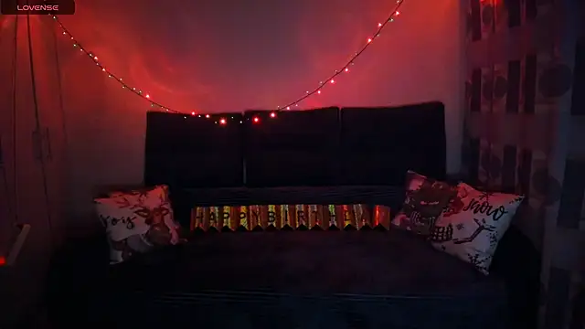 Snapshot of EllenMoore chatting on December 15, 2025, 3:12 am EllenMoore online show from December 15, 2025, 3:12 am