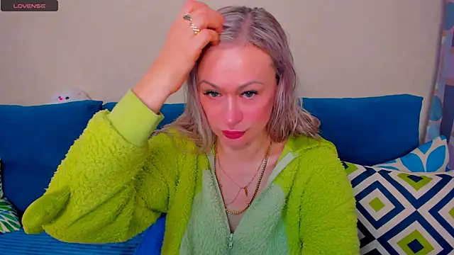 Snapshot of EllenMoore chatting on October 19, 2025, 3:09 am EllenMoore online show from October 19, 2025, 3:09 am