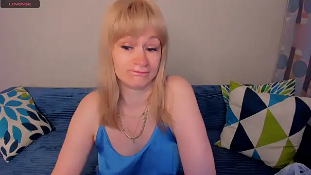 EllenMoore online show from July 10, 2026, 3:06 am