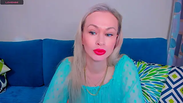 Snapshot of EllenMoore chatting on September 9, 2025, 3:05 am EllenMoore online show from September 9, 2025, 3:05 am