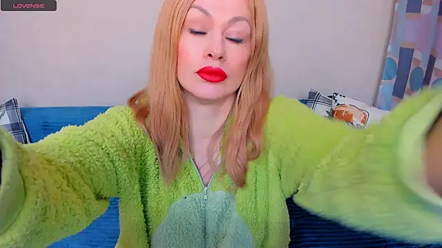 Snapshot of EllenMoore chatting on January 17, 2026, 3:10 am EllenMoore online show from January 17, 2026, 3:10 am