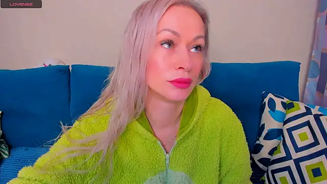 Snapshot of EllenMoore chatting on October 25, 2025, 3:06 am EllenMoore online show from October 25, 2025, 3:06 am