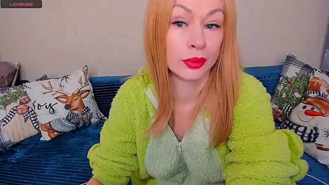 Snapshot of EllenMoore chatting on December 17, 2025, 3:11 am EllenMoore online show from December 17, 2025, 3:11 am