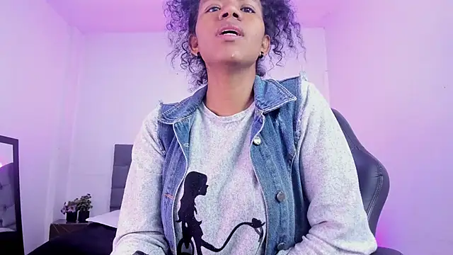 Ellie Alves online show from November 11, 2025, 1:28 pm