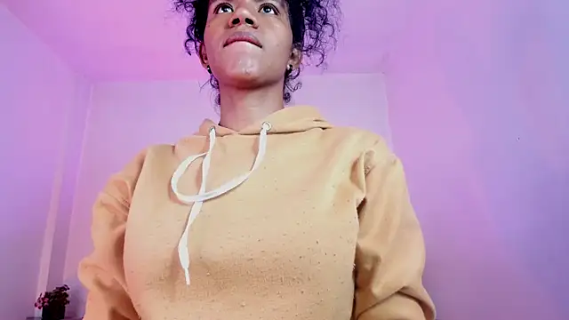 Ellie Alves online show from November 18, 2025, 1:03 pm