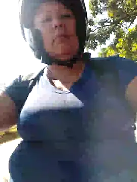 Brenda Berck  online show from September 24, 2025, 2:01 pm