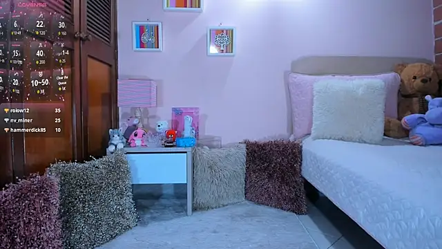 Snapshot of AbrilRussell chatting on December 6, 2024, 4:30 am AbrilRussell online show from December 6, 2024, 4:30 am