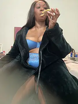 Snapshot of Bootyliciouse21X chatting on July 18, 2026, 5:38 am Bootyliciouse21X online show from July 18, 2026, 5:38 am