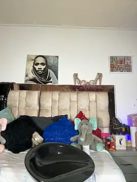 LeilaLopez online show from October 31, 2025, 1:35 am