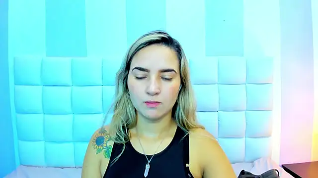 teresasroom  online show from October 2, 2025, 1:47 pm