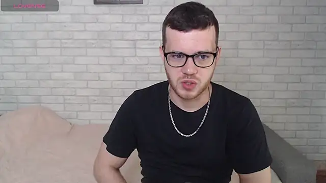 Alexxx horny online show from August 3, 2026, 6:43 am