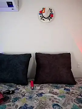 YOURSDEBORA online show from October 9, 2025, 7:36 pm