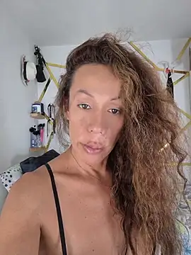 YOURSDEBORA online show from May 20, 2026, 10:29 pm