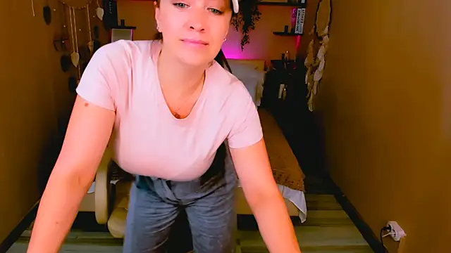 AnaMills online show from October 22, 2025, 3:11 pm