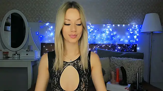 MiaBeeXX online show from October 11, 2025, 12:39 pm