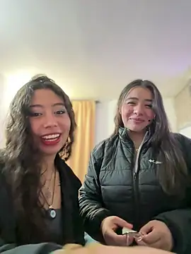 vaneelee online show from April 12, 2026, 2:04 am